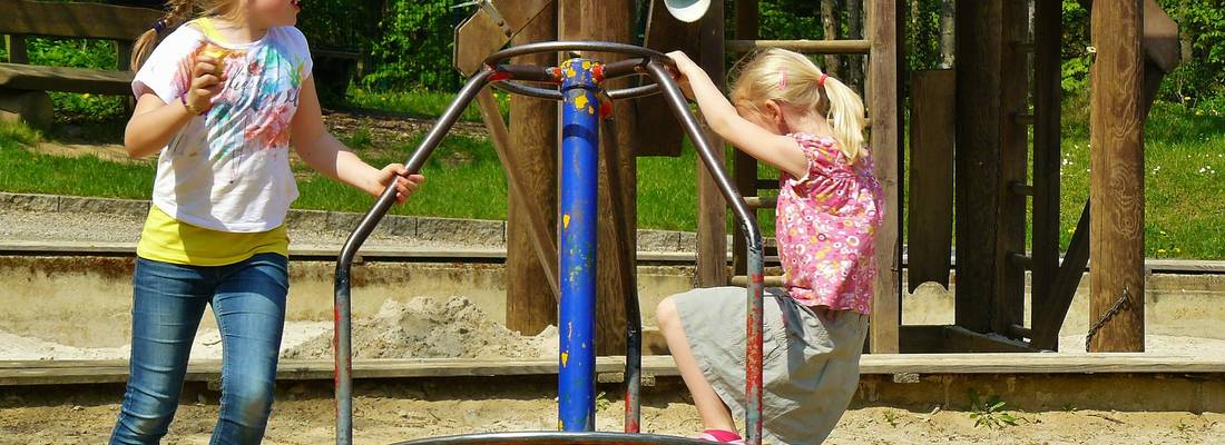 children playing 334531 1920