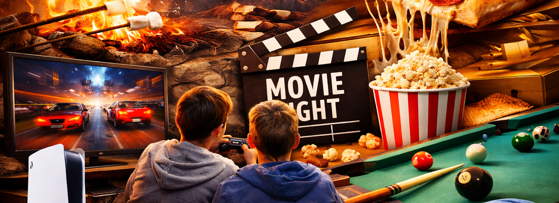 Zwei Jungs von hinten zu sehen mit Aussicht auf TV, Pizza, Stockbrot und Billard