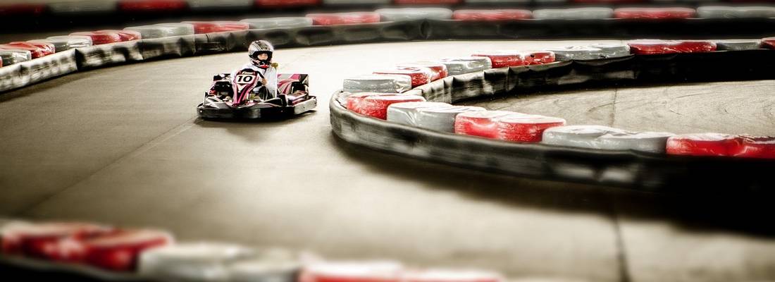 Kart auf einer Kartbahn